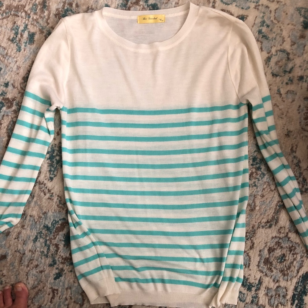 Cute sweater worn twice